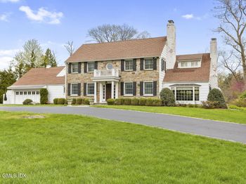 25 Lakewood Circle North
