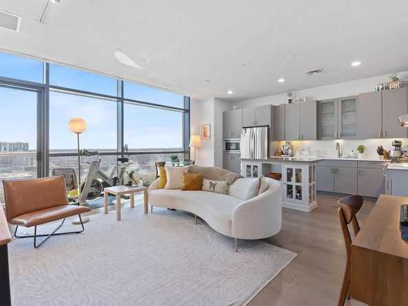 555 E 5th 817, Austin TX 78701