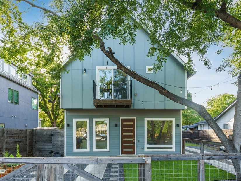 906 Linden ST A, Austin TX 78702