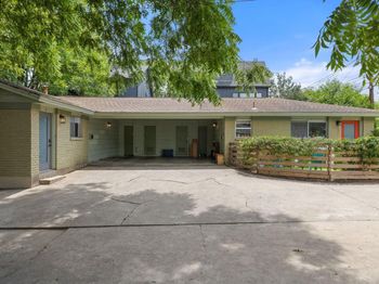 1717 Bluebonnet LN