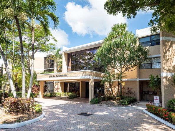 16325 Golf Club Rd 210, Weston FL 33326