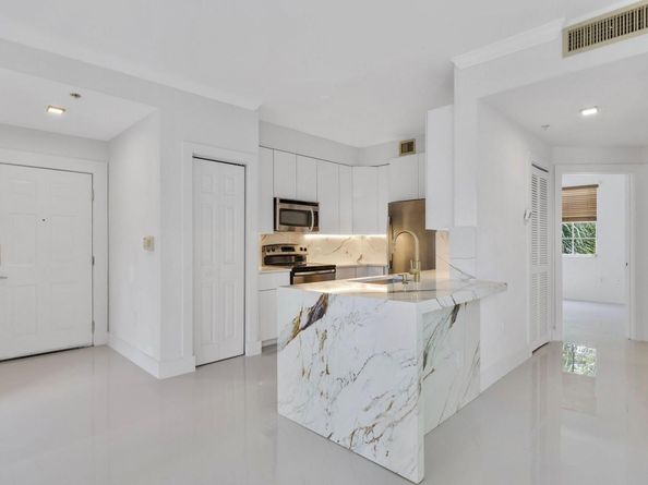 1803 N Flagler Dr 206, West Palm Beach FL 33407