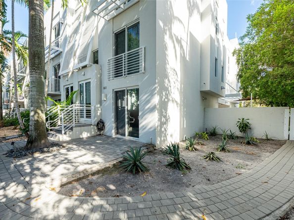 801 SE 12th Court, Fort Lauderdale FL 33316