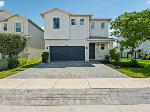 1910 Harding St, Lake Worth Beach FL 33460