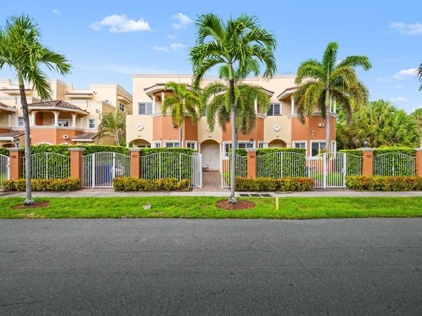 919 NE 17th Way, Fort Lauderdale FL 33304