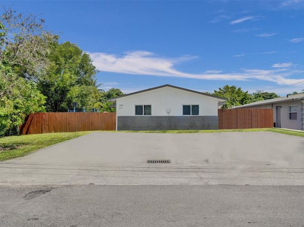 209 NE 9th St, Pompano Beach FL 33060