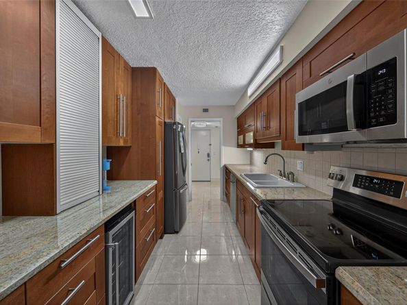 4702 Fountains Dr 205, Lake Worth FL 33467