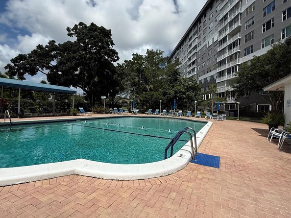 4001 Hillcrest Dr 1012, Hollywood FL 33021