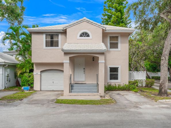 9918 NW 2nd Ct, Plantation FL 33324