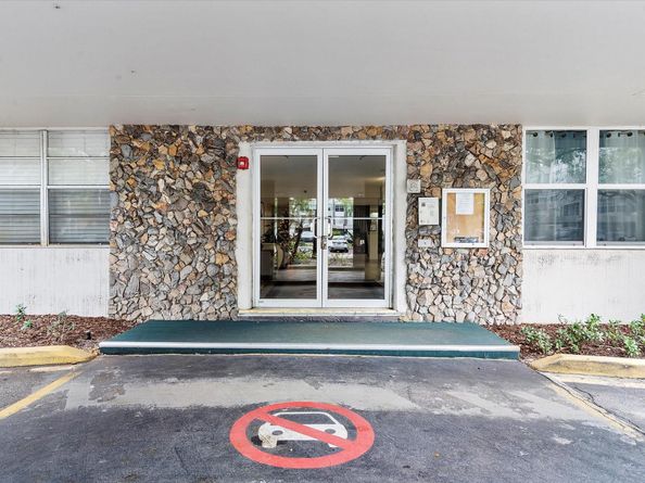 6500 Cypress Rd 211, Plantation FL 33317