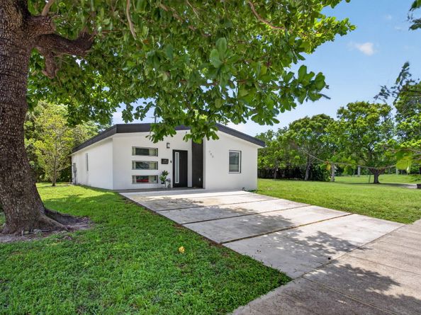 700 NW 17th Terrace, Pompano Beach FL 33069