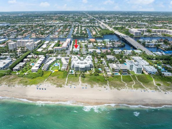 1070 Del Harbour Drive, Delray Beach FL 33483