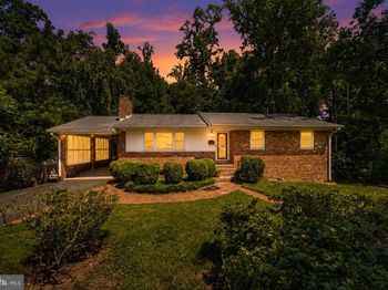 7048 Cindy Ln