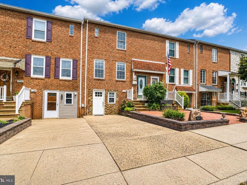 4241 Chalfont Place, Philadelphia PA 19154
