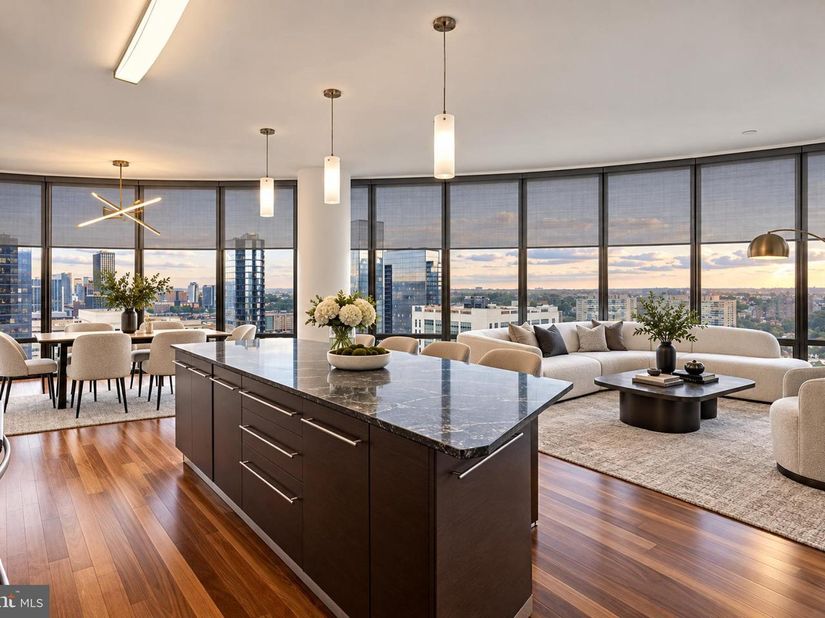 2101 Market Street 1702, Philadelphia PA 19103
