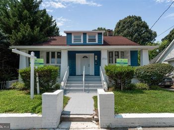 2712 South Dakota Avenue NE