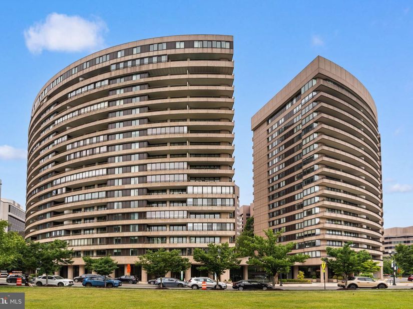1300 Crystal Drive 1206S, Arlington VA 22202