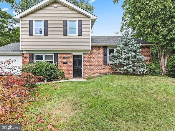 821 Sweetbriar Drive, Warminster PA 18974