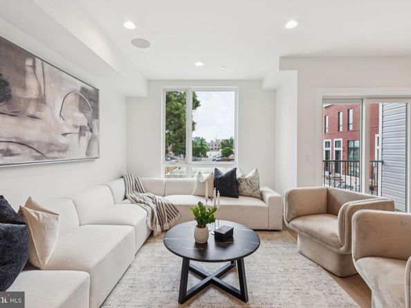 610 N Brenna Walk, Philadelphia PA 19123