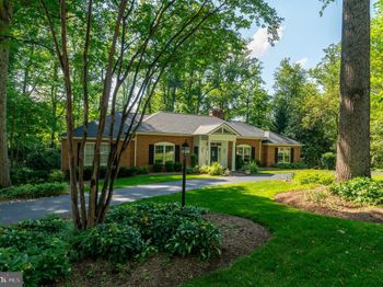 1104 Flor Lane