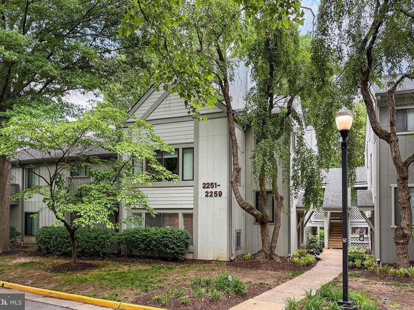 2251 Hunters Run Drive 2251, Reston VA 20191