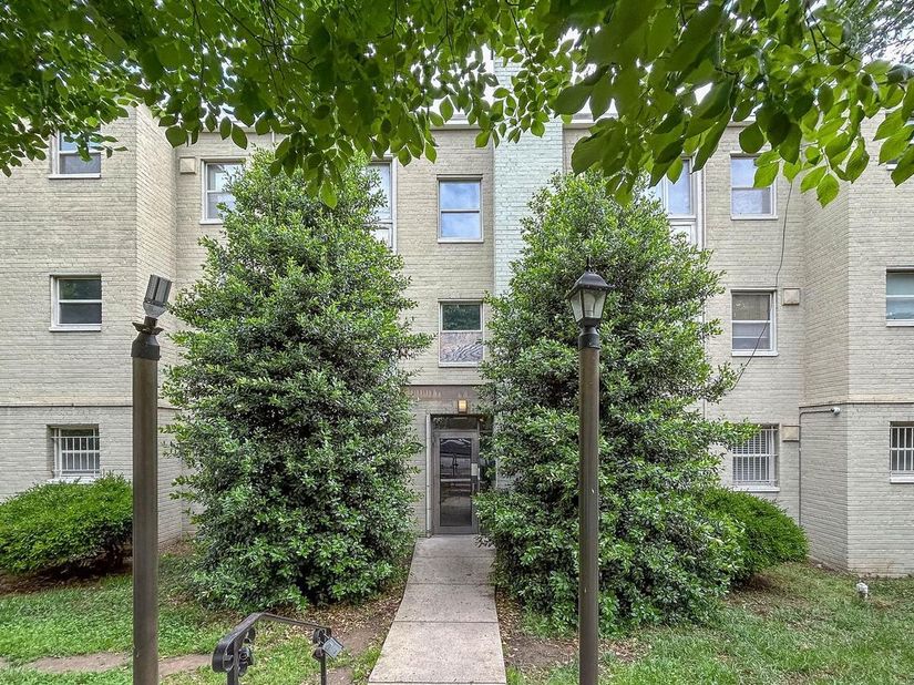 2832 Hartford Street SE 102, Washington DC 20020