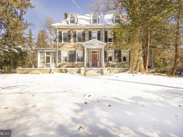 8221 Seminole Street, Philadelphia PA 19118