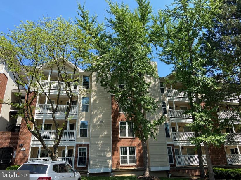 1524 Lincoln Way 209, Mclean VA 22102