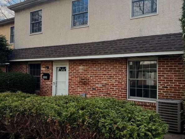 2404 Whitpain Hls, Blue Bell PA 19422