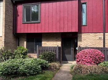1709 Ivy Oak Square