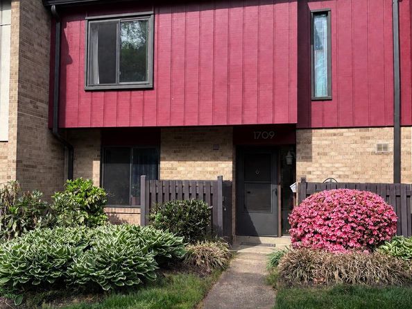 1709 Ivy Oak Square 18, Reston VA 20190