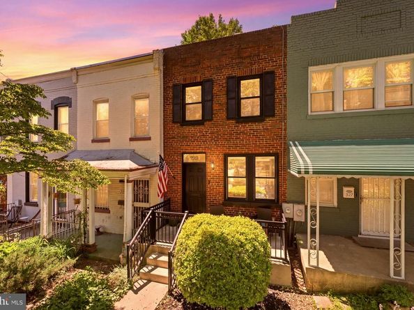 329 17TH Street SE, Washington DC 20003