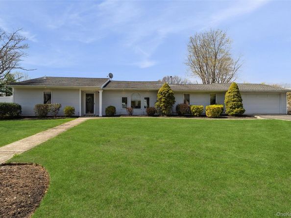 22 Hawthorne Street, Mount Sinai NY 11766