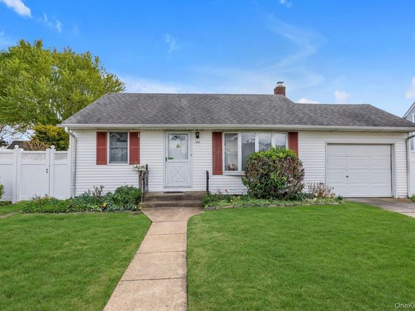 226 Lee Avenue, Hicksville NY 11801