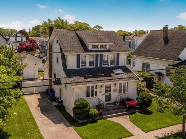 84 Woodlawn Avenue, Valley Stream NY 11581