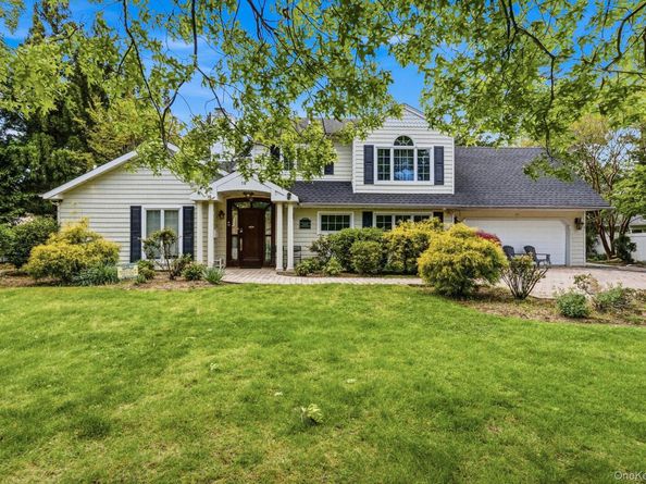 18 Sherwood Lane, Roslyn Heights NY 11577