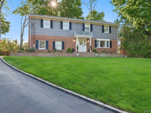 3 Camsanette Court, Glen Cove NY 11542