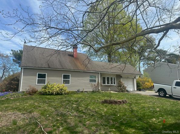 33 Balsam Drive, Medford NY 11763