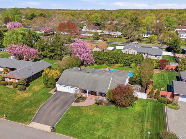 28 Manchester Lane, Stony Brook NY 11790