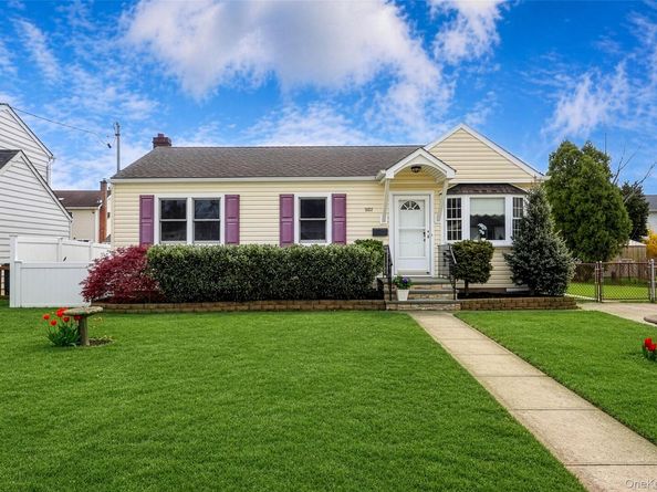 821 10th Street, West Babylon NY 11704