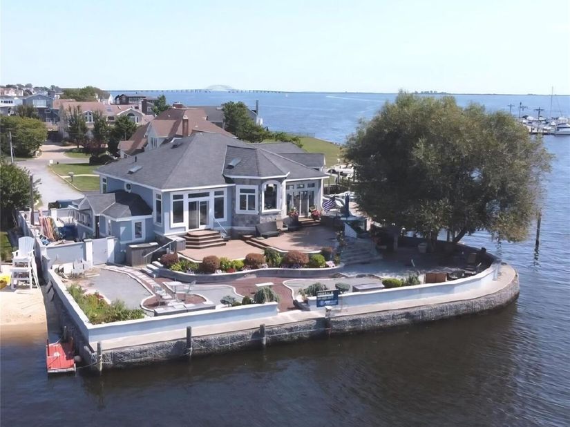 238 W Islip Road, West Islip NY 11795
