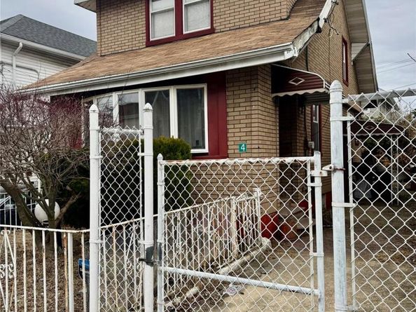 4 Highland Court, Far Rockaway NY 11691