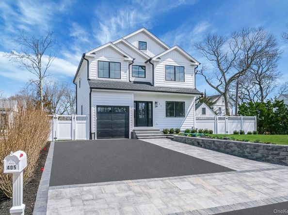 405 S Oakwood Drive, Laurel NY 11948