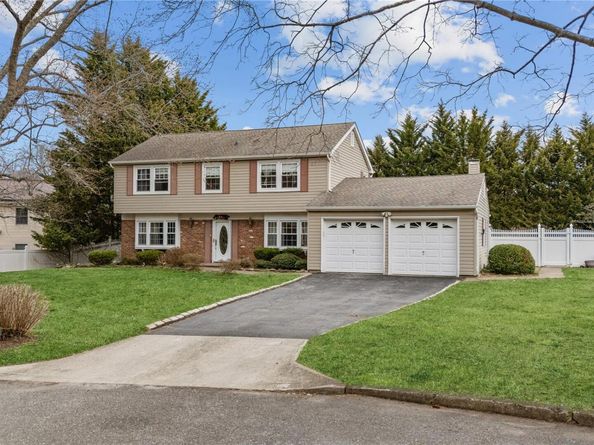 3 Split Rail Lane, East Setauket NY 11733
