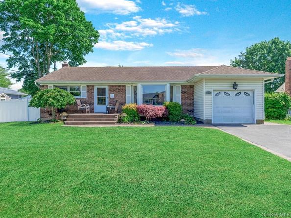 4 Whitebirch Lane, Commack NY 11725
