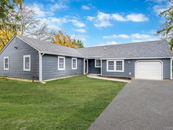 50 7th Street, Saint James NY 11780