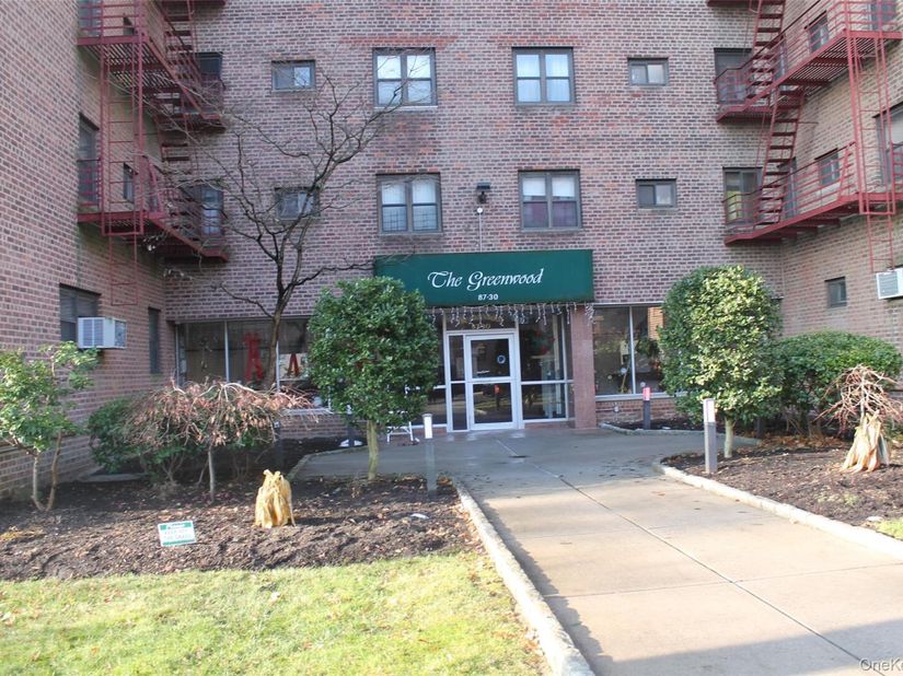 87-30 204th Street B56, Hollis NY 11423