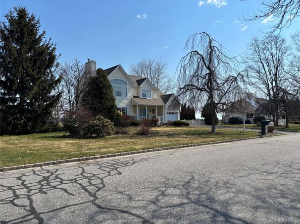 125 Northgate Circle, Baiting Hollow NY 11933