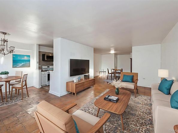 9910 60 Avenue CC1, Corona NY 11368