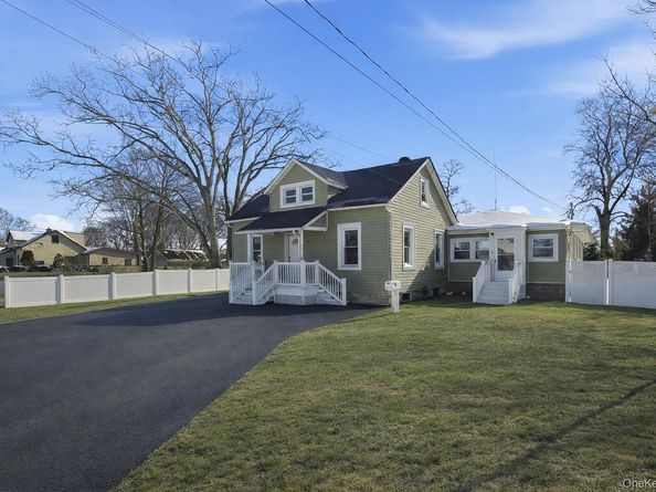 78 Roslyn Street, Islip Terrace NY 11752